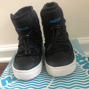 New Native Chamonix Black boots, size C8